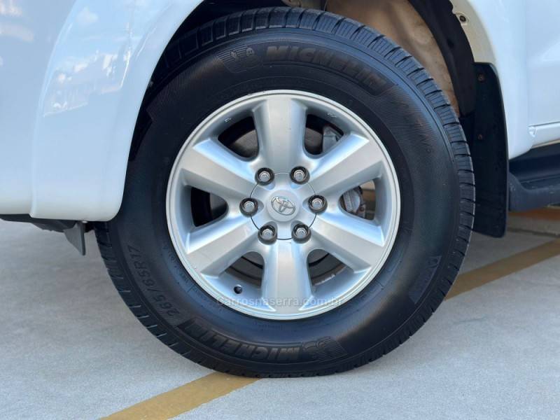 TOYOTA - HILUX SW4 - 2010/2010 - Branca - R$ 115.900,00
