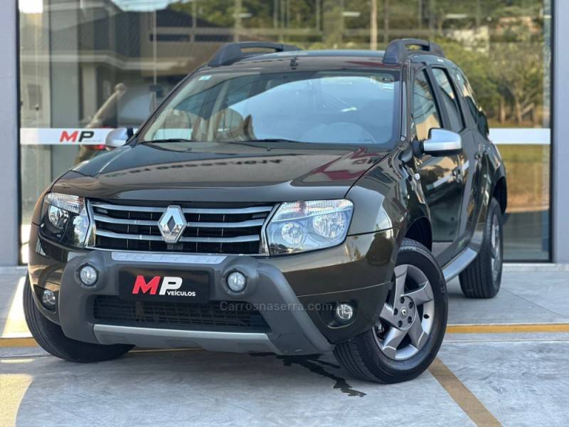 RENAULT - DUSTER - 2013/2014 - Verde - R$ 55.900,00