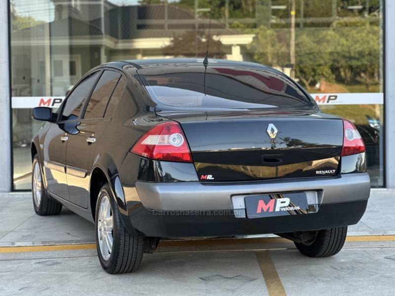 RENAULT - MÉGANE - 2008/2008 - Preta - R$ 24.900,00
