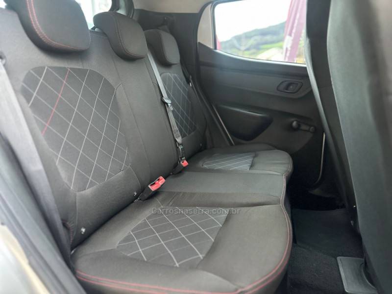 RENAULT - KWID - 2022/2023 - Prata - R$ 55.900,00