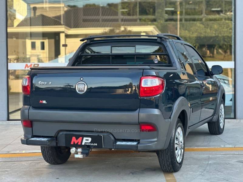 FIAT - STRADA - 2014/2015 - Azul - R$ 59.900,00