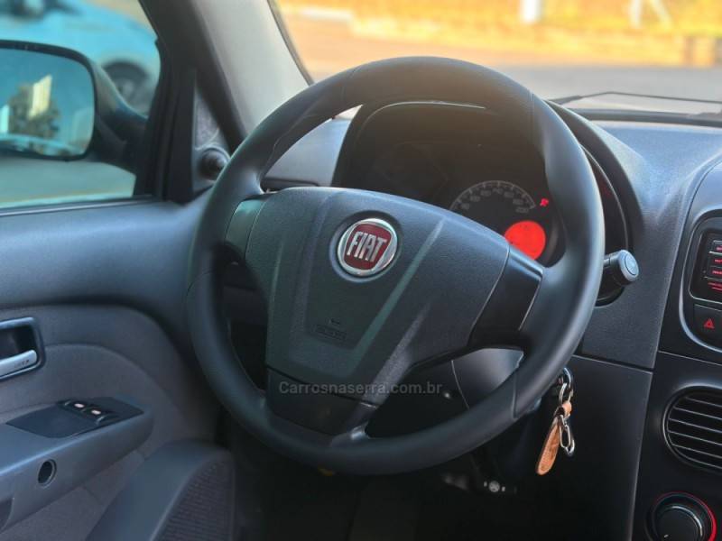 FIAT - STRADA - 2014/2015 - Azul - R$ 59.900,00