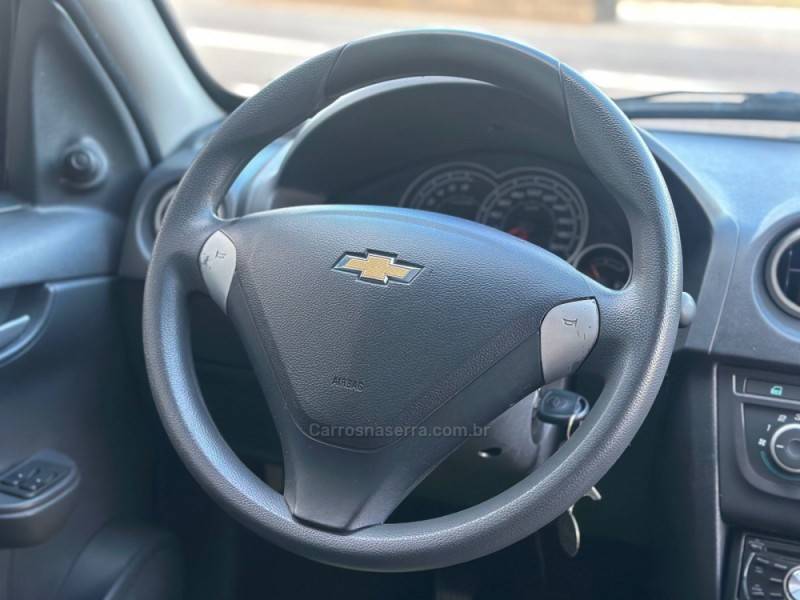 CHEVROLET - CELTA - 2015/2015 - Vermelha - R$ 38.900,00