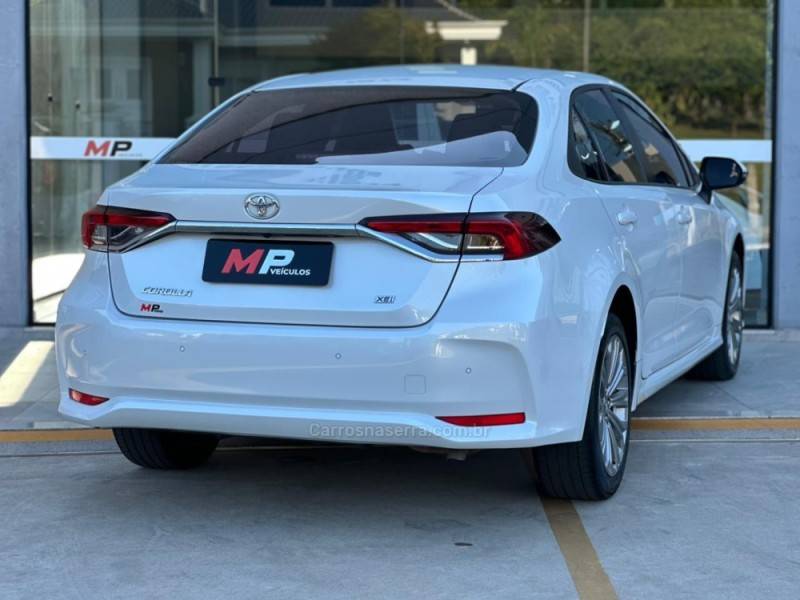 TOYOTA - COROLLA - 2023/2023 - Branca - R$ 132.900,00