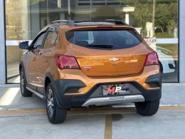 CHEVROLET - ONIX - 2016/2017 - Laranja - R$ 64.900,00