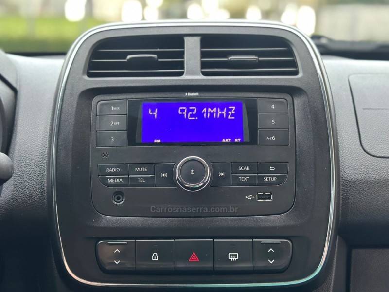 RENAULT - KWID - 2022/2023 - Prata - R$ 55.900,00