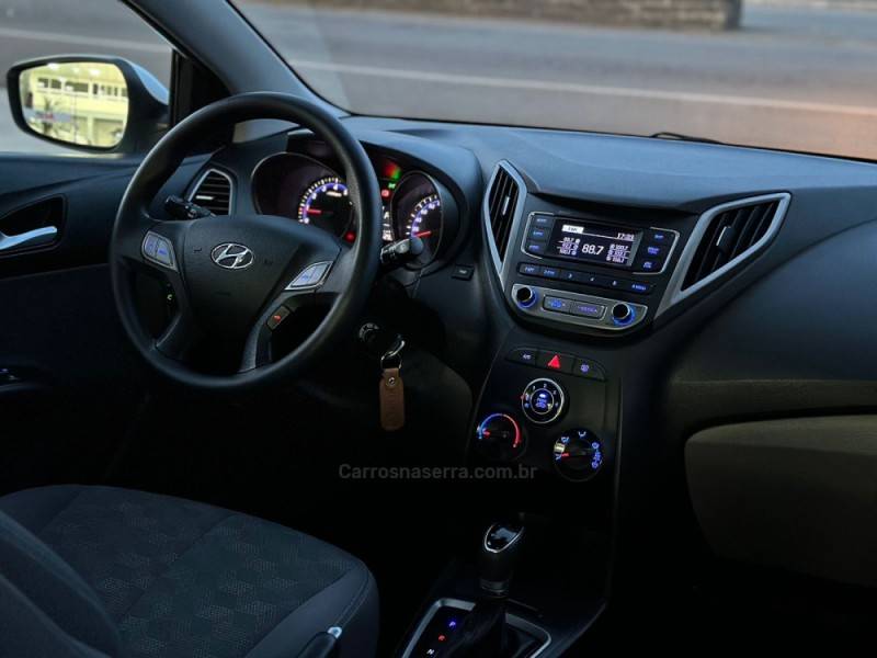 HYUNDAI - HB20S - 2016/2017 - Branca - R$ 68.500,00