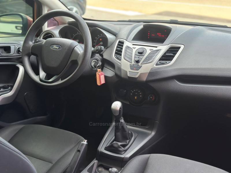 FORD - FIESTA - 2012/2012 - Vermelha - R$ 38.900,00