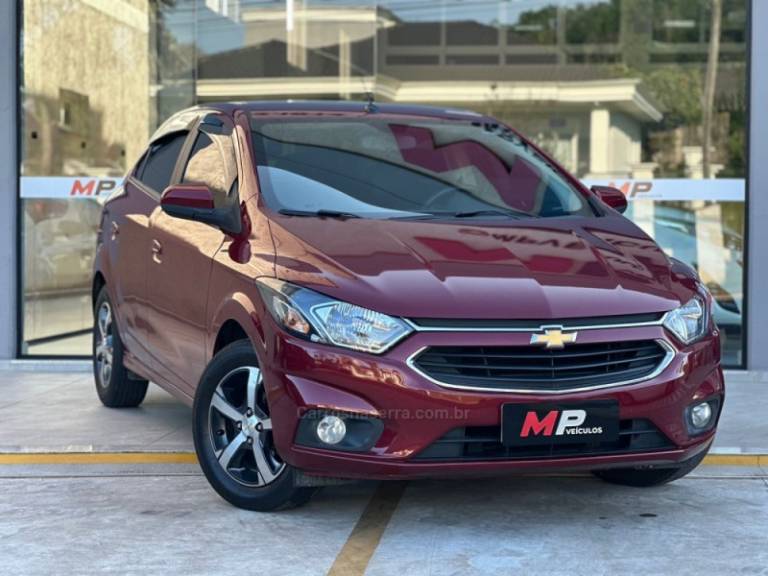 CHEVROLET - ONIX - 2017/2017 - Vermelha - R$ 61.900,00