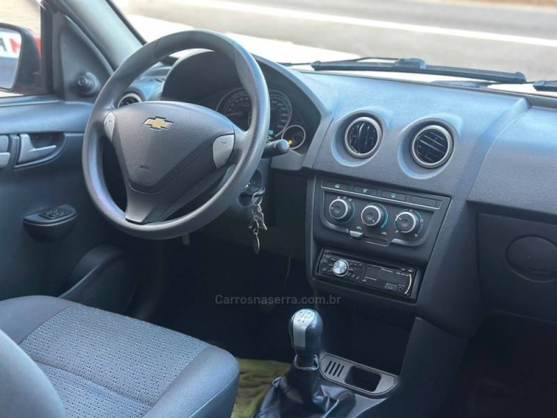 CHEVROLET - CELTA - 2015/2015 - Vermelha - R$ 38.900,00