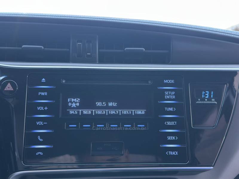 TOYOTA - COROLLA - 2017/2018 - Prata - R$ 95.900,00