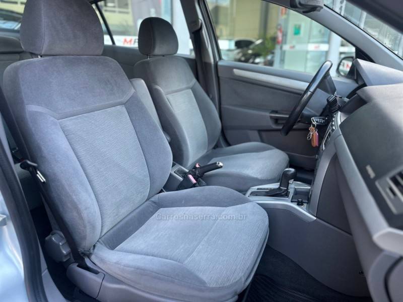 CHEVROLET - VECTRA - 2010/2011 - Prata - R$ 46.900,00