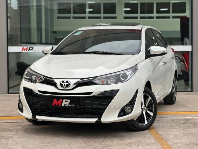 TOYOTA - YARIS - 2018/2019 - Branca - R$ 82.900,00