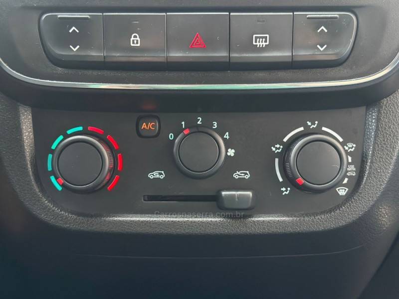 RENAULT - KWID - 2022/2023 - Prata - R$ 55.900,00