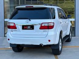 TOYOTA - HILUX SW4 - 2010/2010 - Branca - R$ 115.900,00