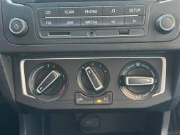VOLKSWAGEN - SAVEIRO - 2018/2018 - Branca - R$ 61.900,00