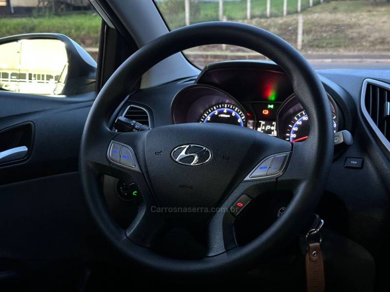 HYUNDAI - HB20S - 2016/2017 - Branca - R$ 68.500,00