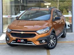 CHEVROLET - ONIX - 2016/2017 - Laranja - R$ 64.900,00