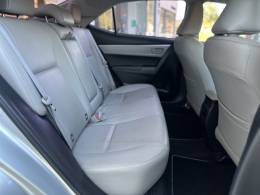 TOYOTA - COROLLA - 2017/2018 - Prata - R$ 95.900,00