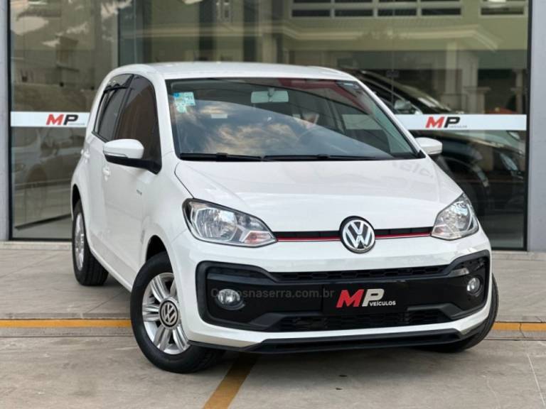 VOLKSWAGEN - UP - 2017/2018 - Branca - R$ 61.900,00
