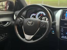 TOYOTA - YARIS - 2018/2019 - Branca - R$ 82.900,00