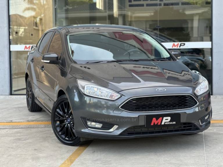 FORD - FOCUS - 2018/2018 - Cinza - R$ 64.900,00