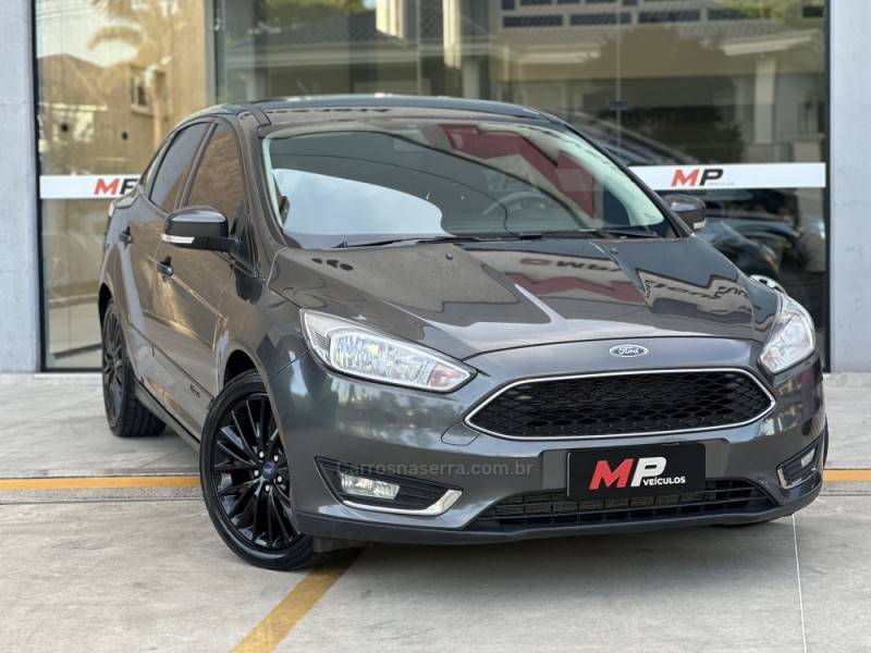 FORD - FOCUS - 2018/2018 - Cinza - R$ 64.900,00