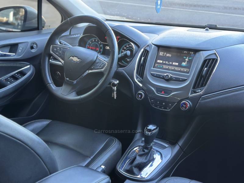CHEVROLET - CRUZE - 2017/2018 - Prata - R$ 83.900,00