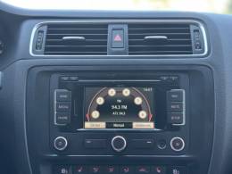 VOLKSWAGEN - JETTA - 2014/2014 - Prata - R$ 78.900,00