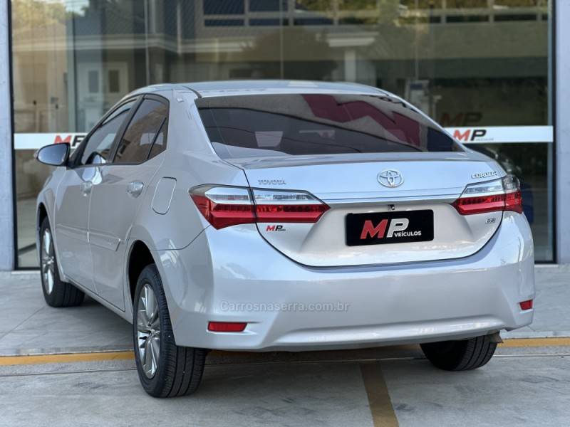 TOYOTA - COROLLA - 2017/2018 - Prata - R$ 95.900,00