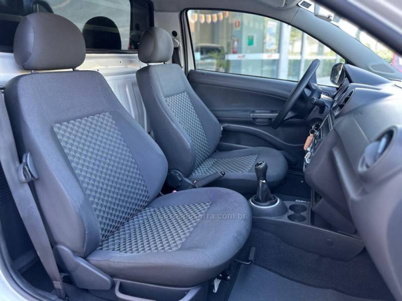 VOLKSWAGEN - SAVEIRO - 2014/2015 - Branca - R$ 47.900,00