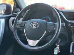 TOYOTA - COROLLA - 2017/2018 - Prata - R$ 95.900,00