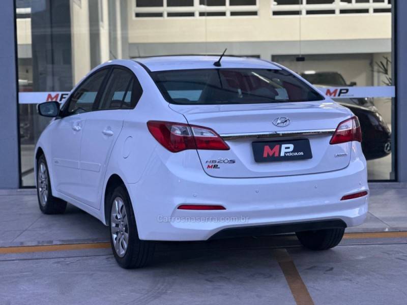 HYUNDAI - HB20S - 2016/2017 - Branca - R$ 68.500,00