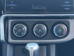 TOYOTA - COROLLA - 2017/2018 - Prata - R$ 95.900,00