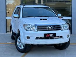 TOYOTA - HILUX SW4 - 2010/2010 - Branca - R$ 115.900,00