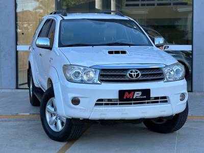 TOYOTA - HILUX SW4 - 2010/2010 - Branca - R$ 115.900,00
