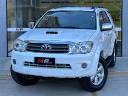 TOYOTA - HILUX SW4 - 2010/2010 - Branca - R$ 115.900,00
