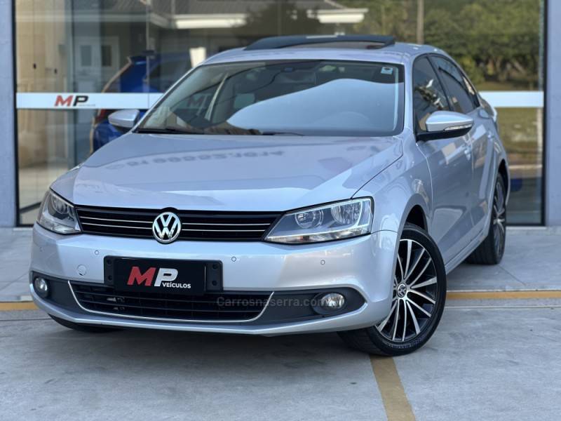 VOLKSWAGEN - JETTA - 2014/2014 - Prata - R$ 78.900,00