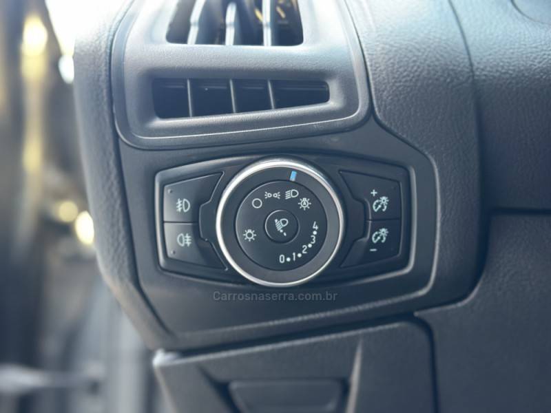 FORD - FOCUS - 2018/2018 - Cinza - R$ 64.900,00