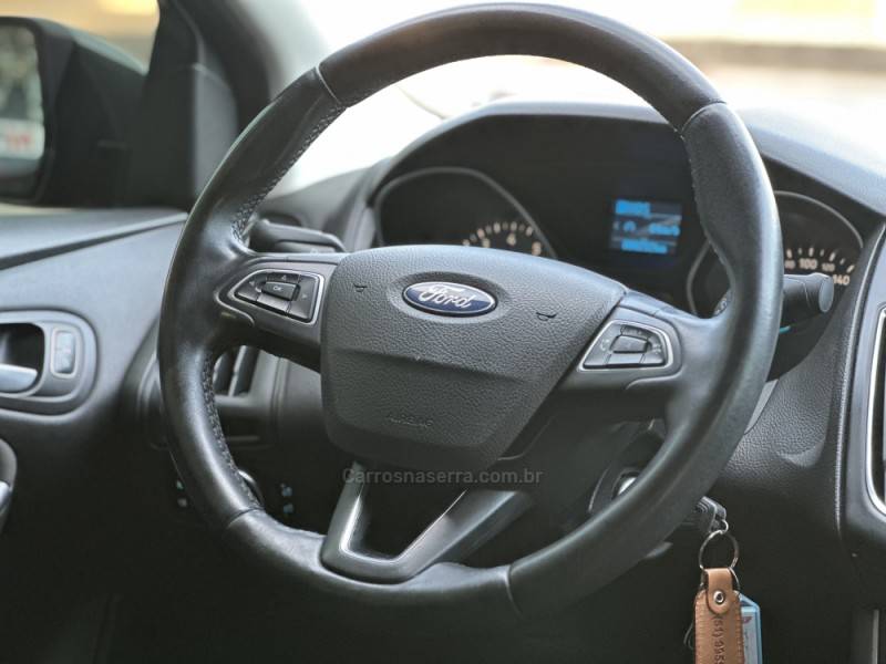 FORD - FOCUS - 2018/2018 - Cinza - R$ 64.900,00
