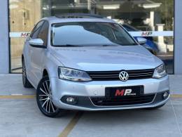 VOLKSWAGEN - JETTA - 2014/2014 - Prata - R$ 78.900,00