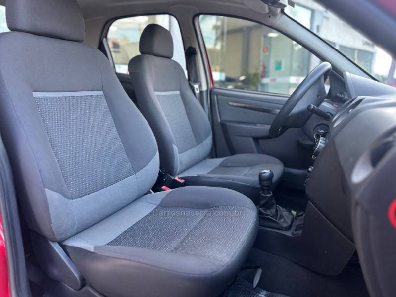 CHEVROLET - CELTA - 2015/2015 - Vermelha - R$ 38.900,00