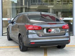 FORD - FOCUS - 2018/2018 - Cinza - R$ 64.900,00