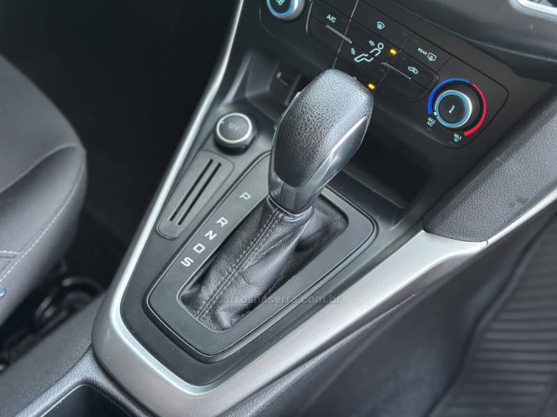 FORD - FOCUS - 2018/2018 - Cinza - R$ 64.900,00